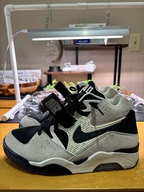 NIKE AIR 180 “BLACK SAIL” SNEAKERS.